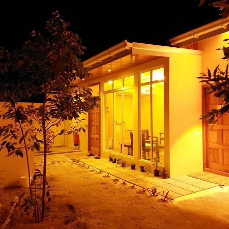 Hotel Ayira Maldives à Feridhoo Extérieur photo