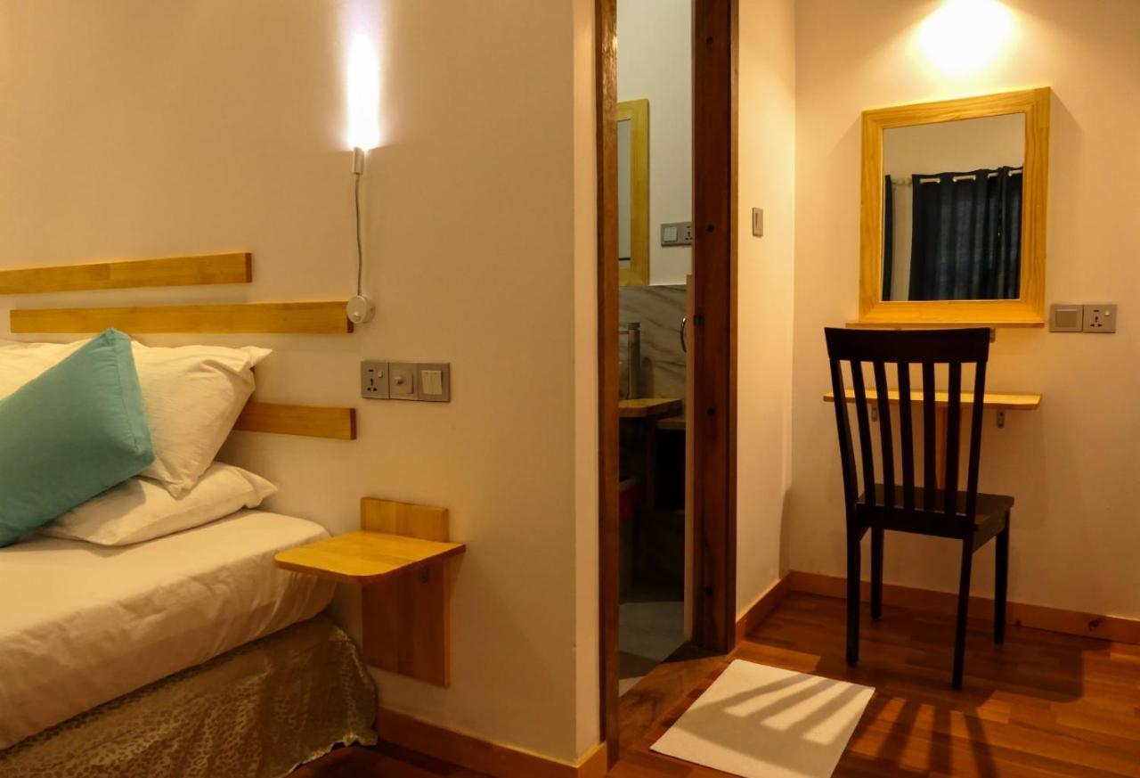 Hotel Ayira Maldives à Feridhoo Extérieur photo