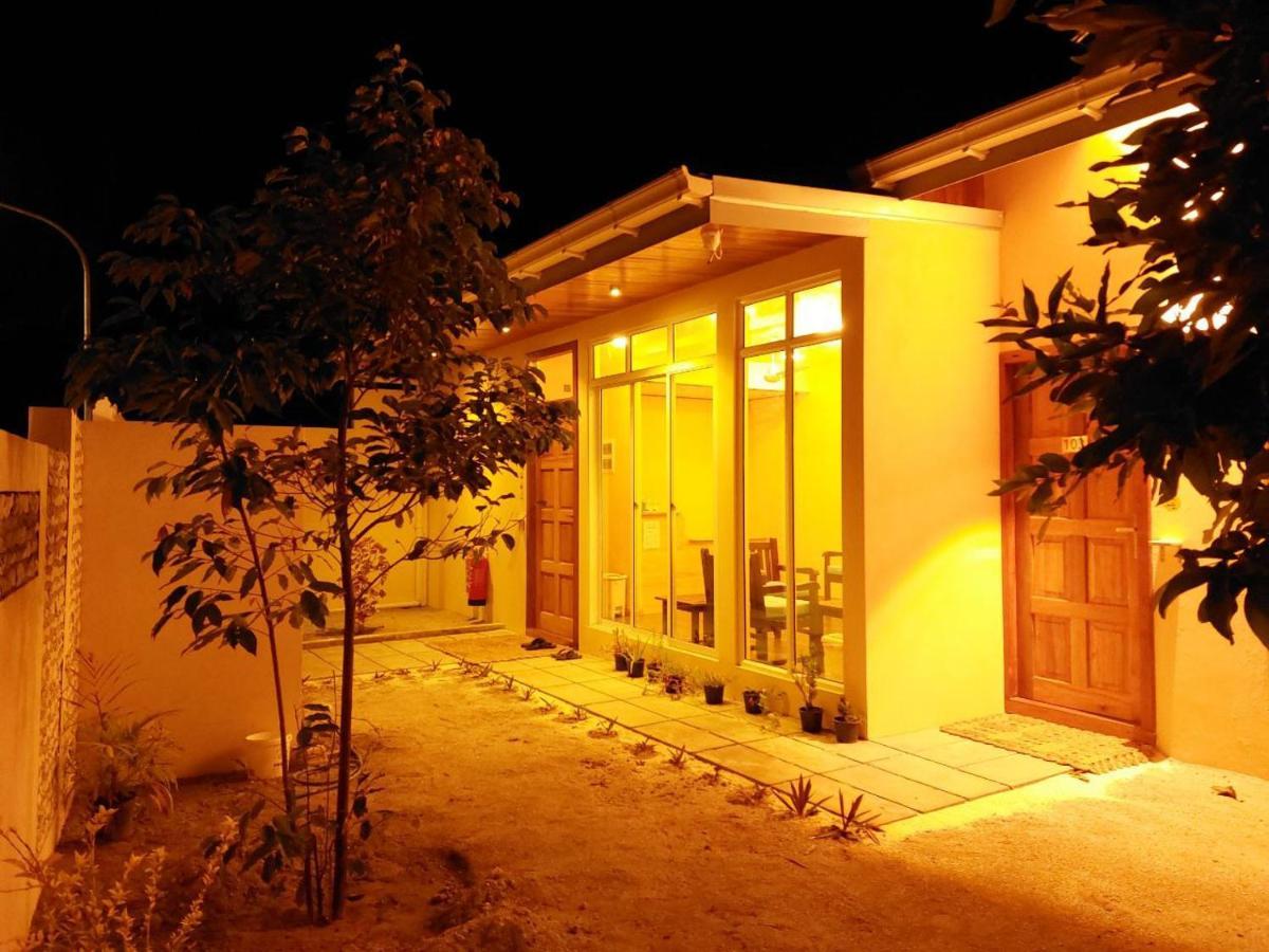 Hotel Ayira Maldives à Feridhoo Extérieur photo