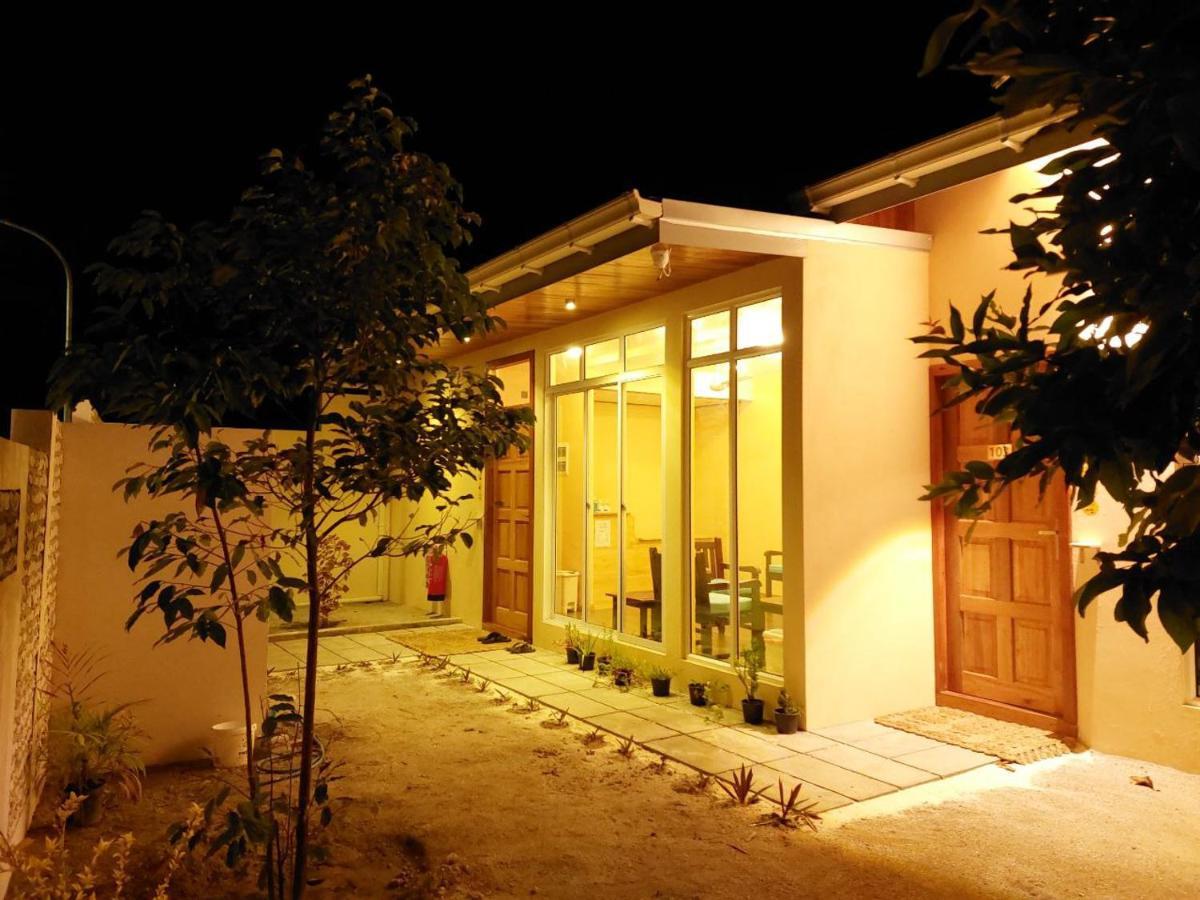 Hotel Ayira Maldives à Feridhoo Extérieur photo